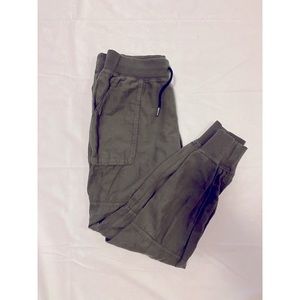 Cargo pants (Aritzia)